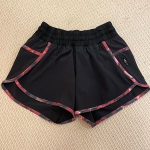 Lululemon shorts size 4 never worn